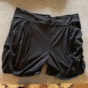 Simple addiction soft harem shorts size large curvy
